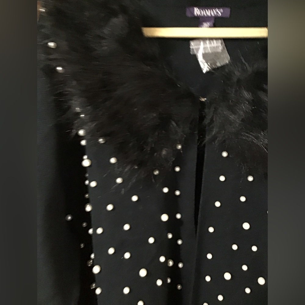 Women’s NWT Romans size 3X fancy sweater with faux fur collar,pearl accents RE